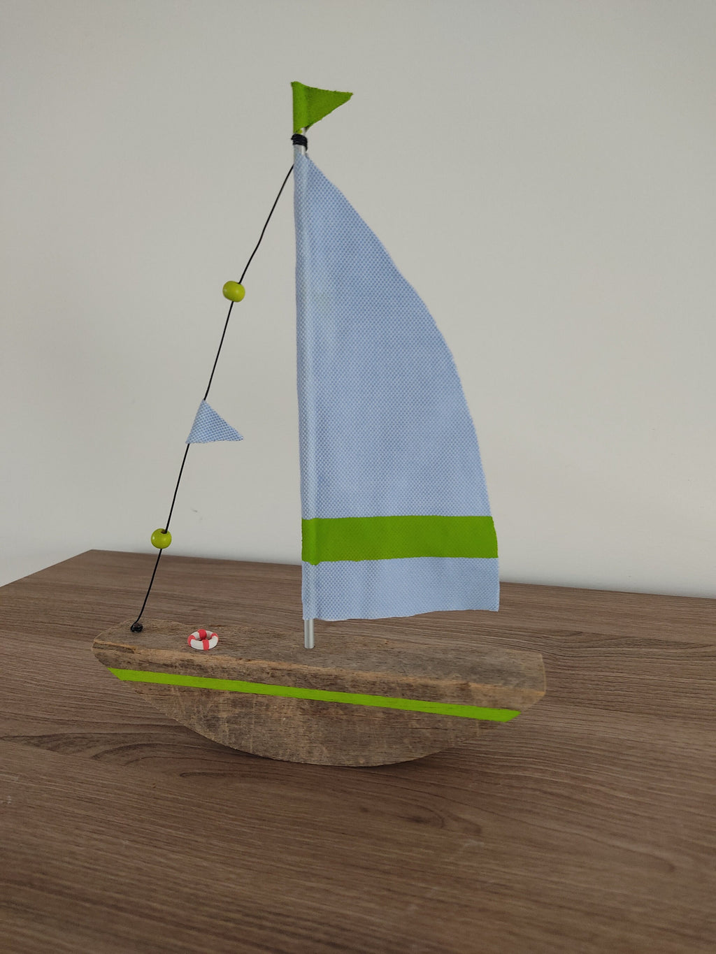 Voilier en bois flotté