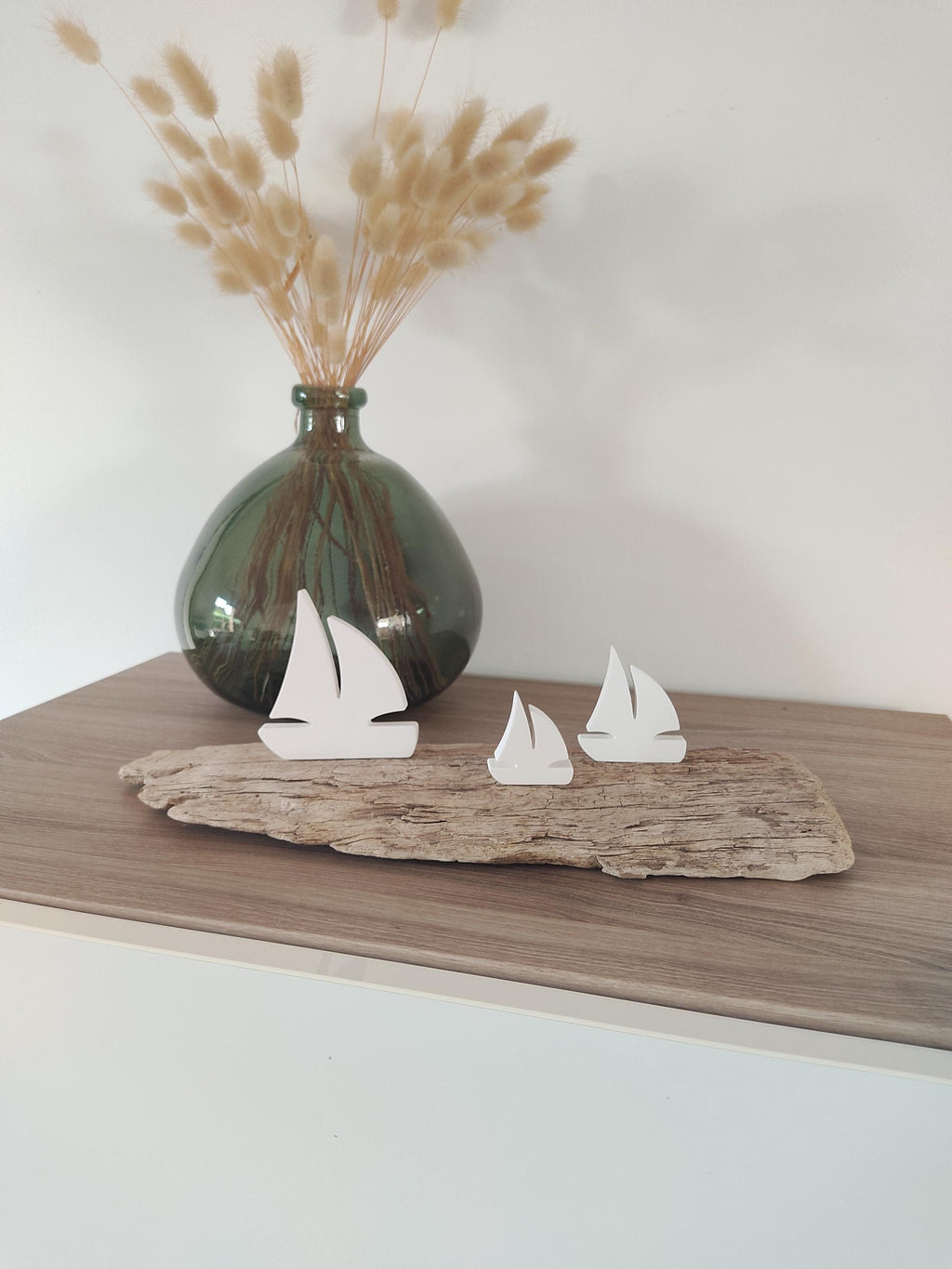 3 Voiliers blancs sur socle en  bois flotté
