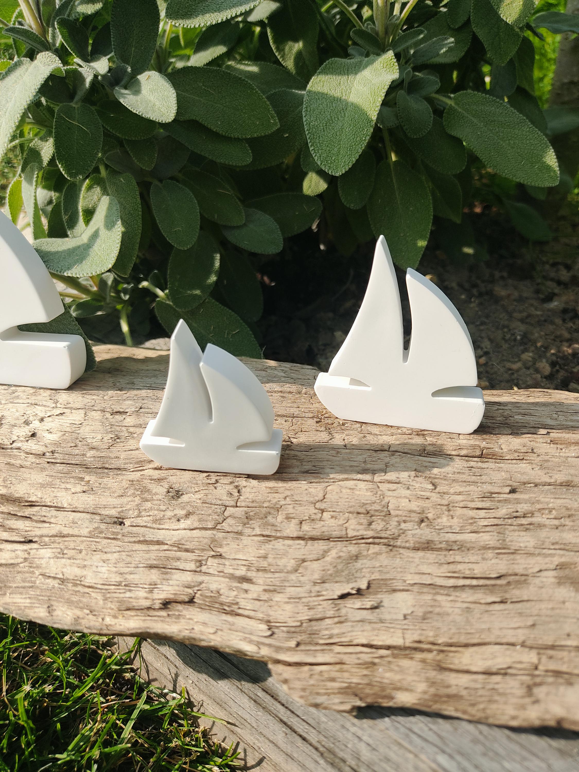 3 Voiliers blancs sur socle en  bois flotté