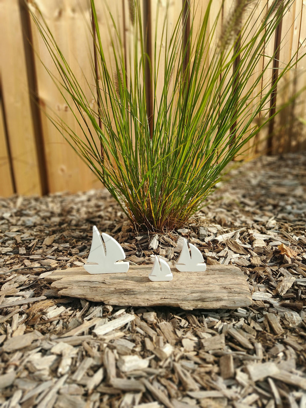 3 Voiliers blancs sur socle en  bois flotté