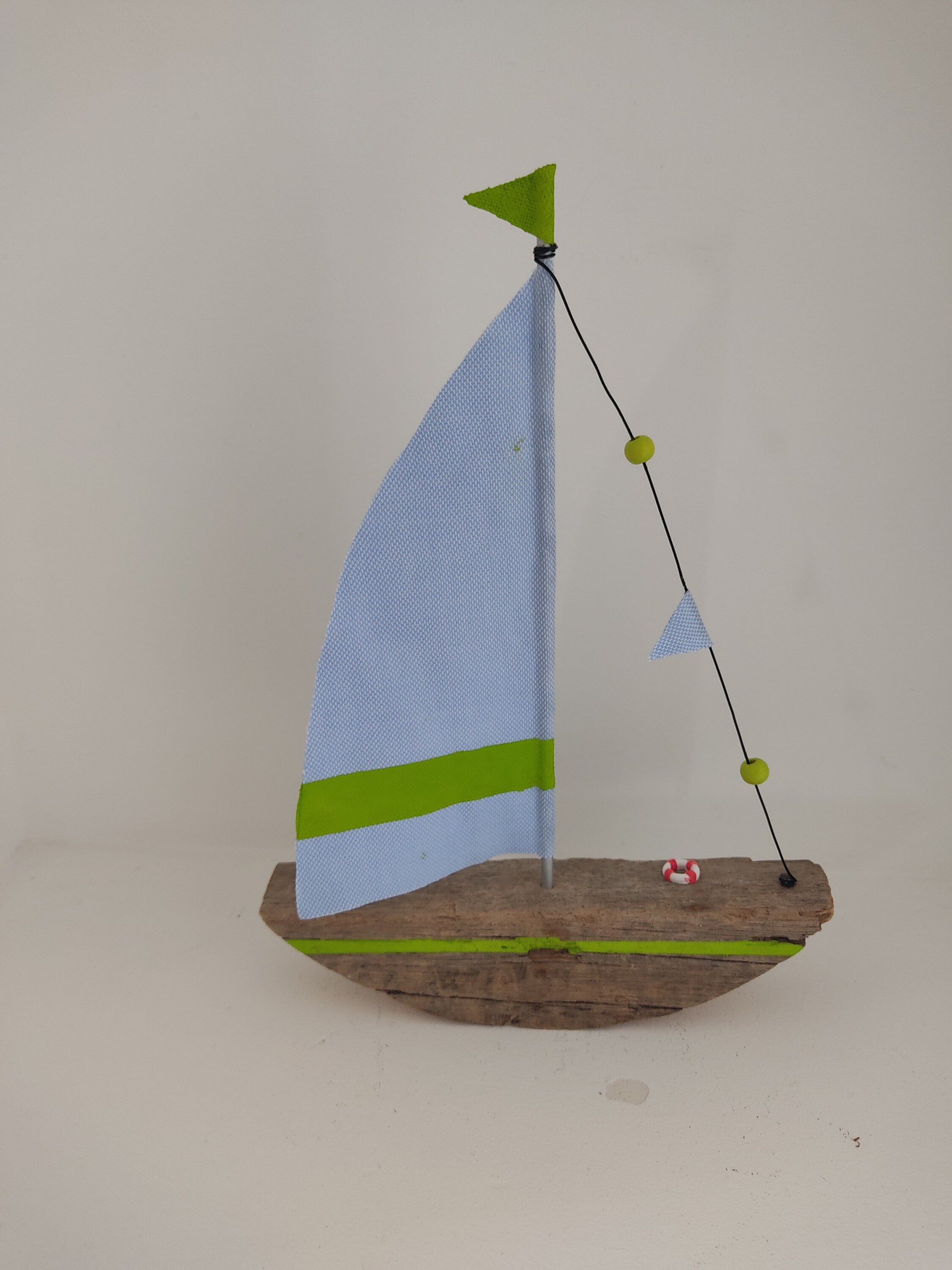 Voilier en bois flotté