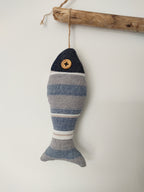 Suspension bois flotté et poissons en tissu rayé