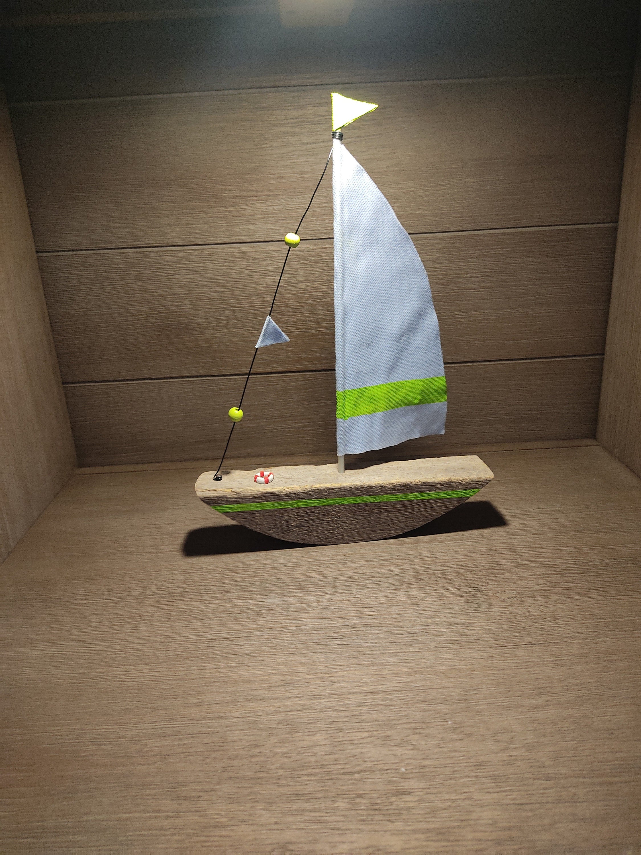 Voilier en bois flotté