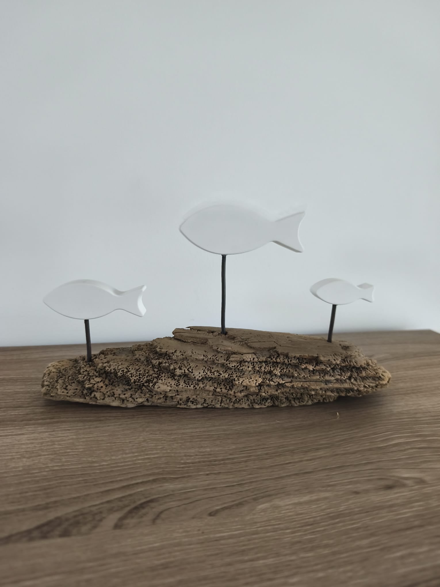 Décoration poissons sur socle en  bois flotté