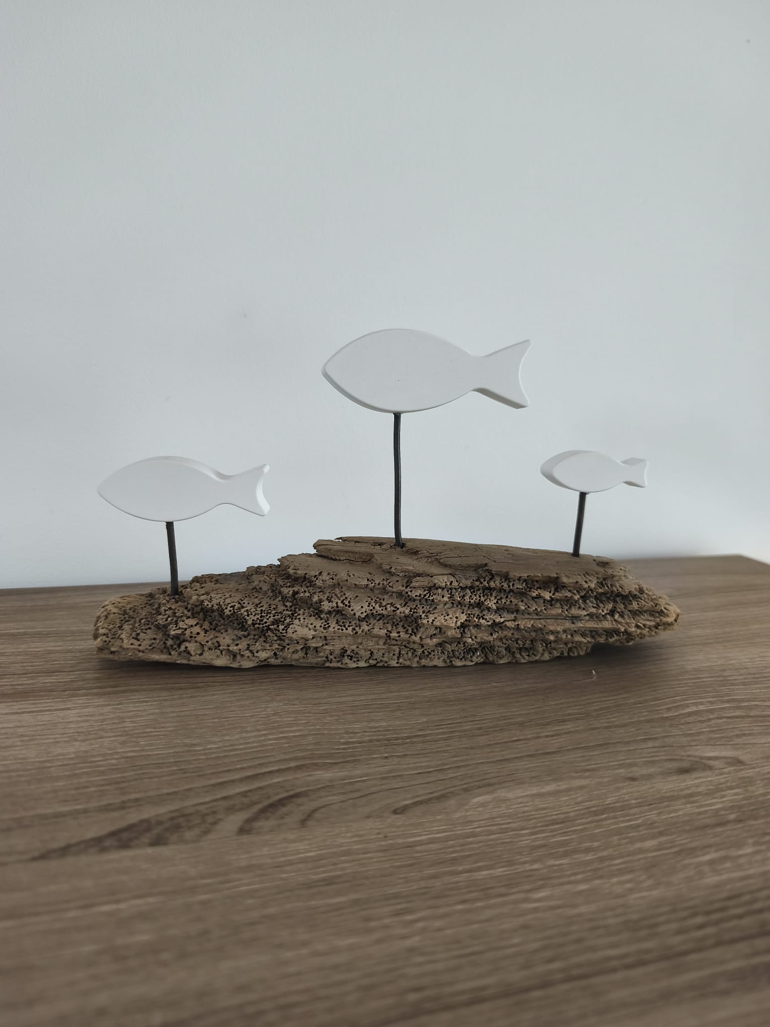Décoration poissons sur socle en  bois flotté