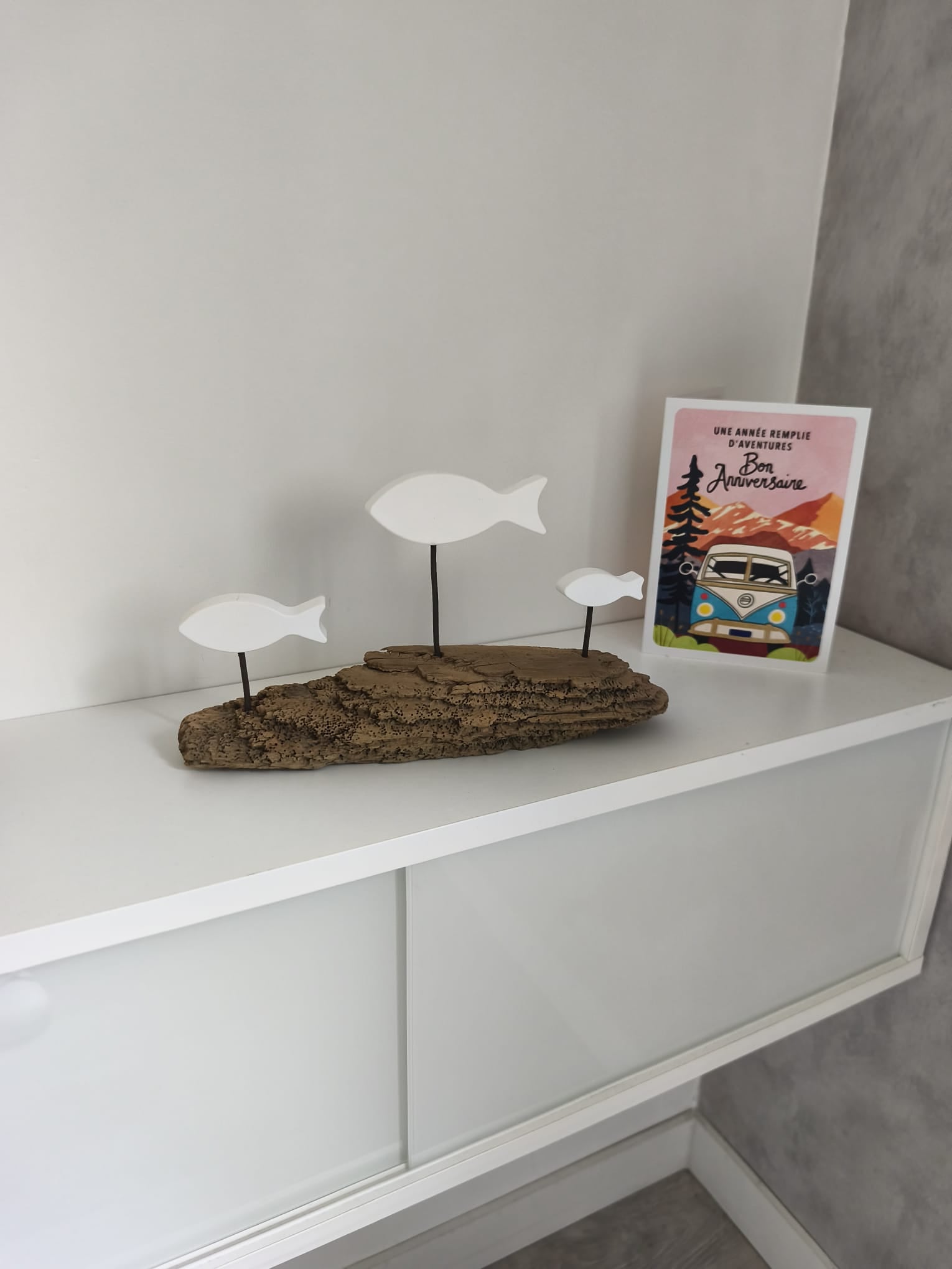 Décoration poissons sur socle en  bois flotté