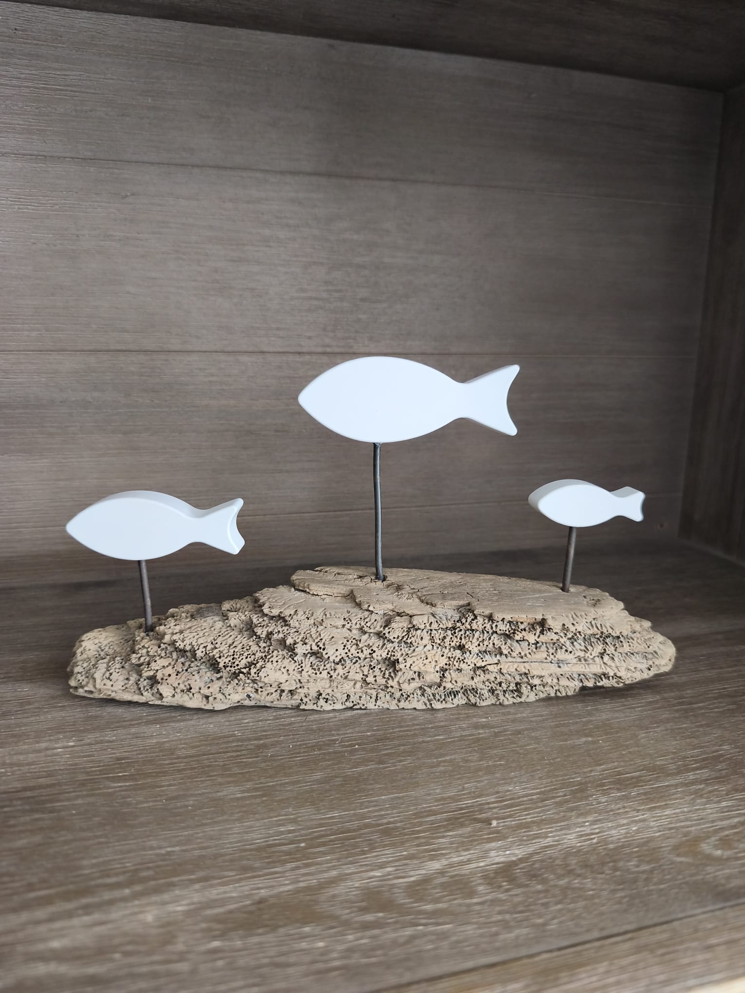 Décoration poissons sur socle en  bois flotté