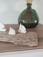3 Voiliers blancs sur socle en  bois flotté