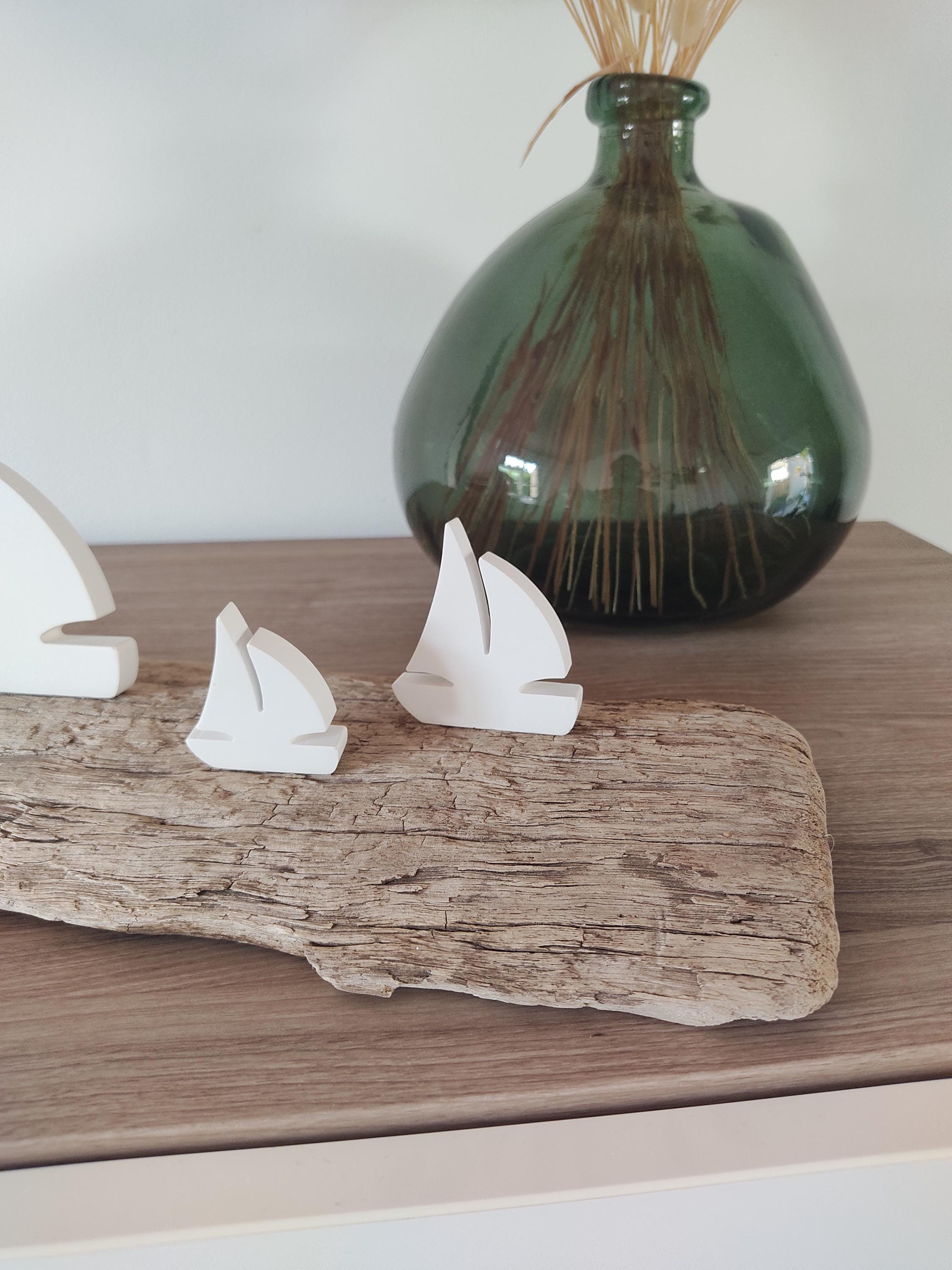 3 Voiliers blancs sur socle en  bois flotté