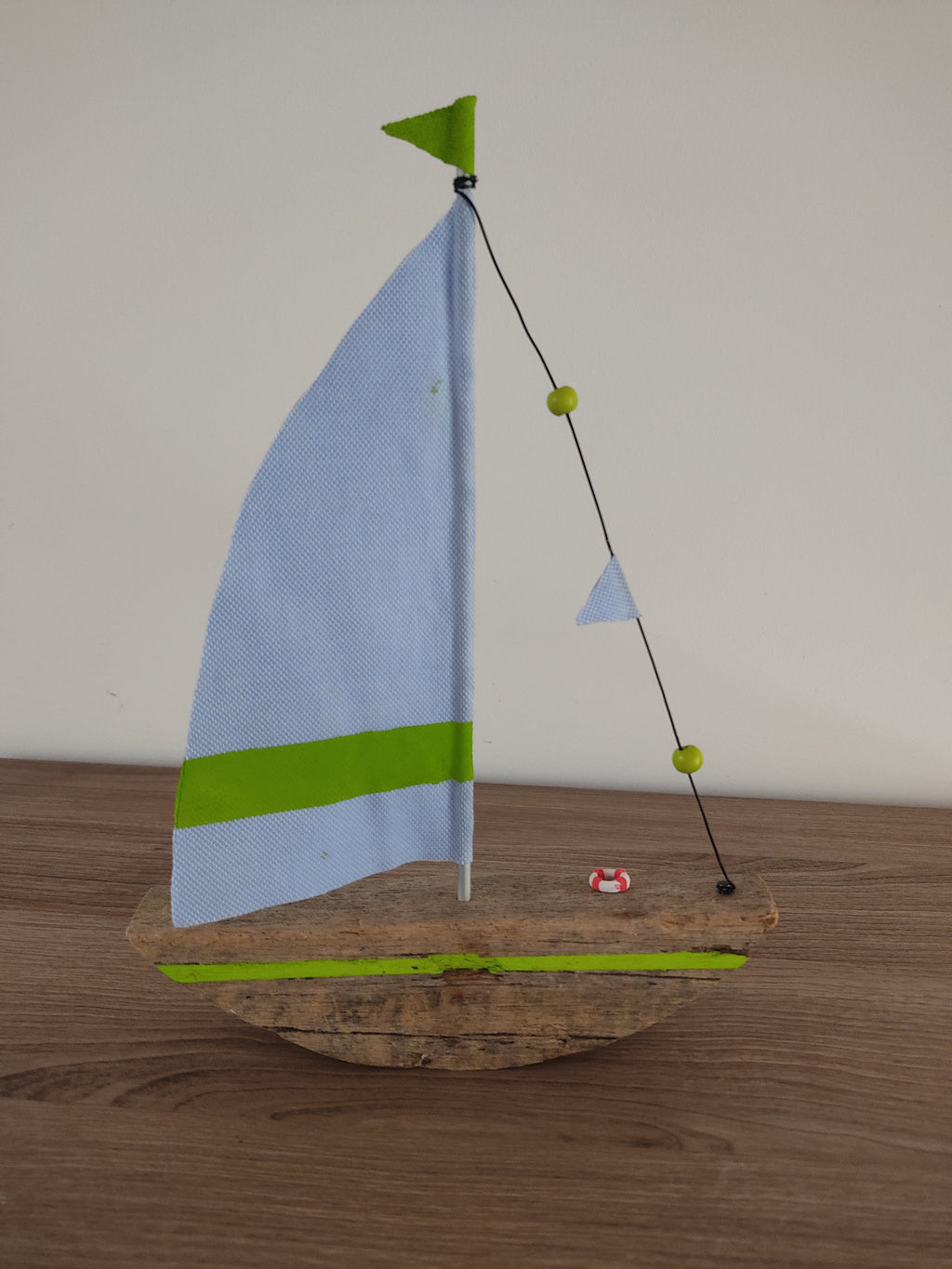 Voilier en bois flotté