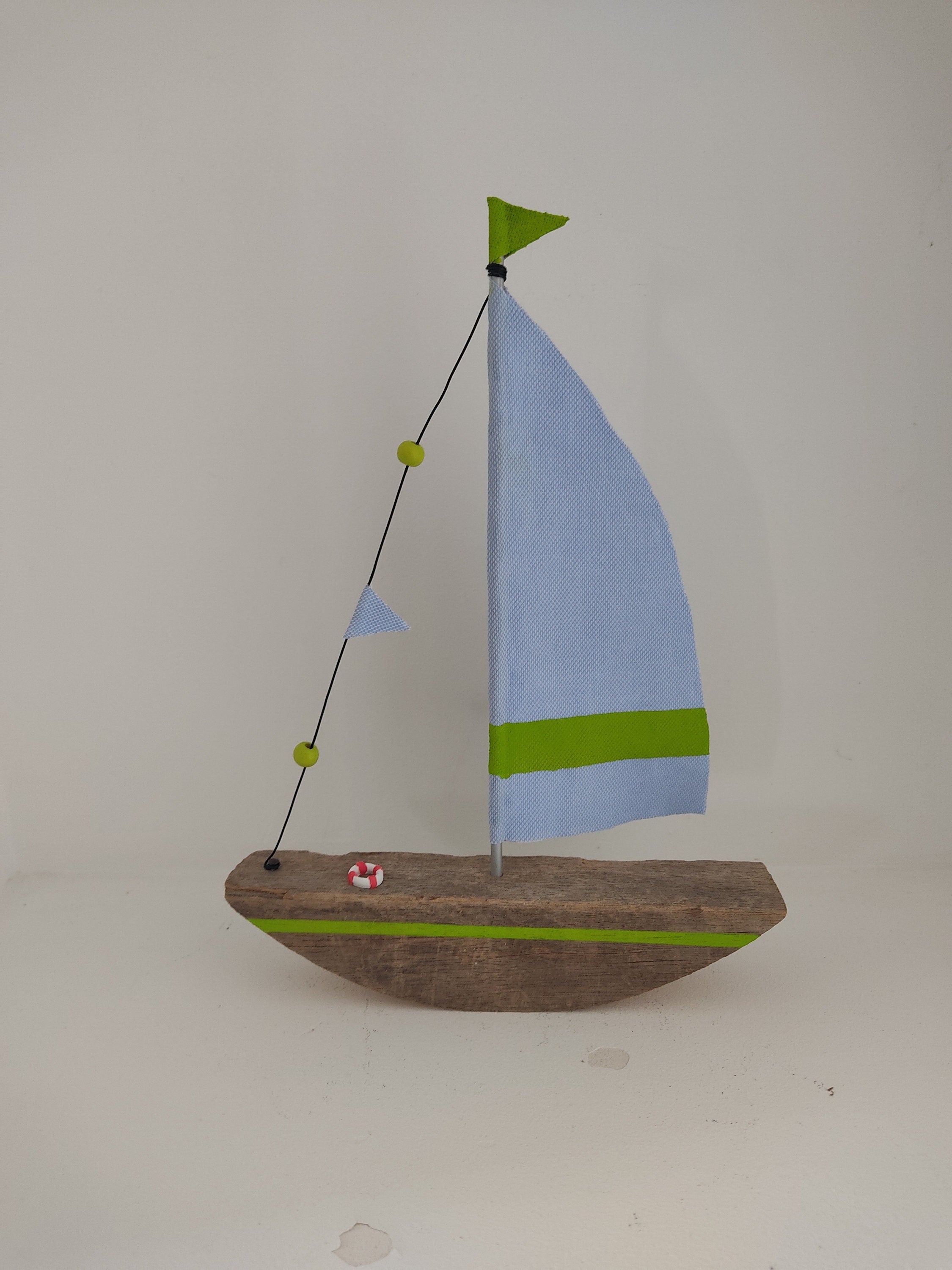 Voilier en bois flotté