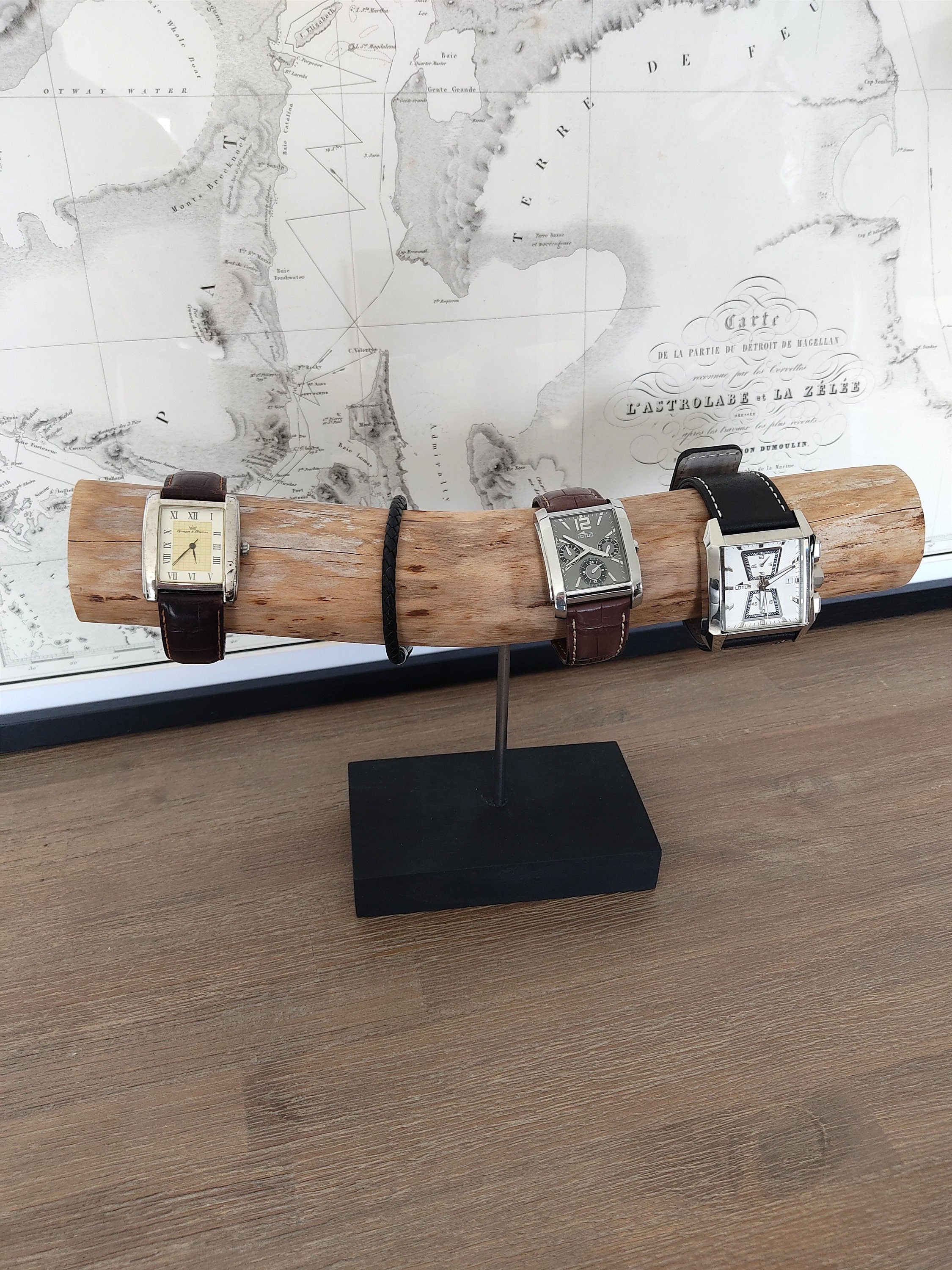 Porte montres, présentoir à bijoux