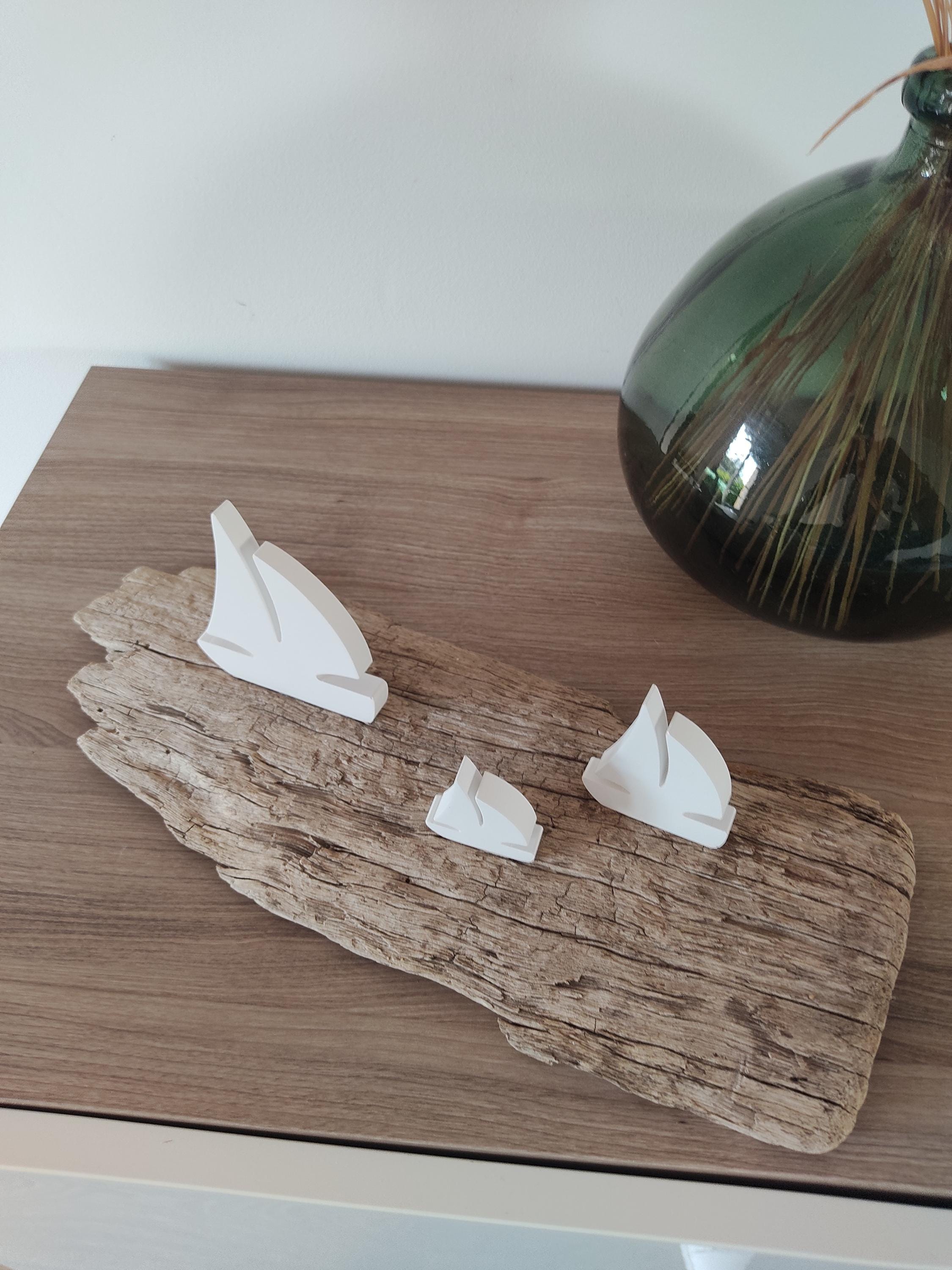 3 Voiliers blancs sur socle en  bois flotté