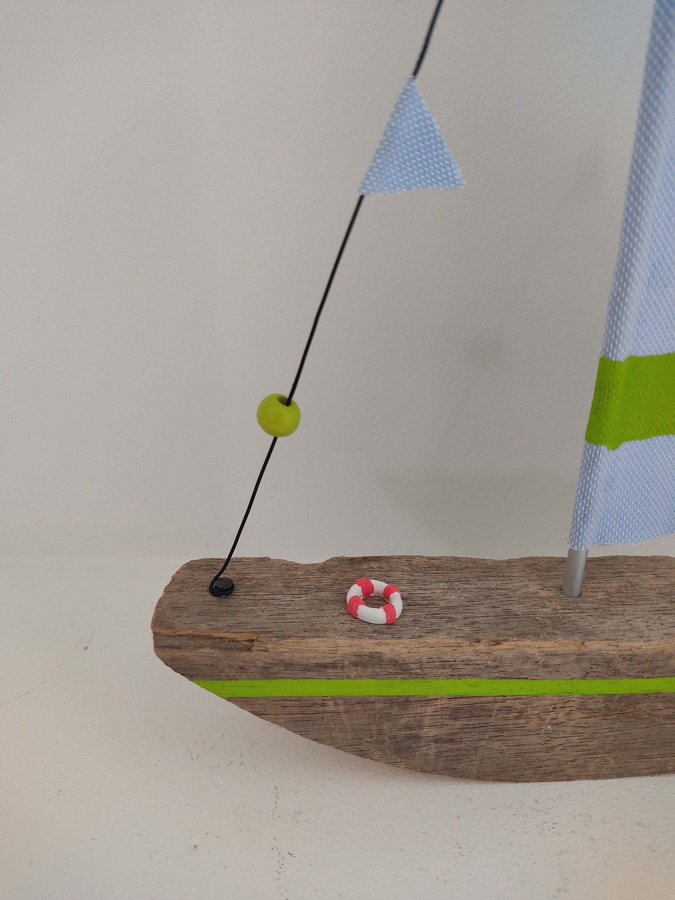 Voilier en bois flotté