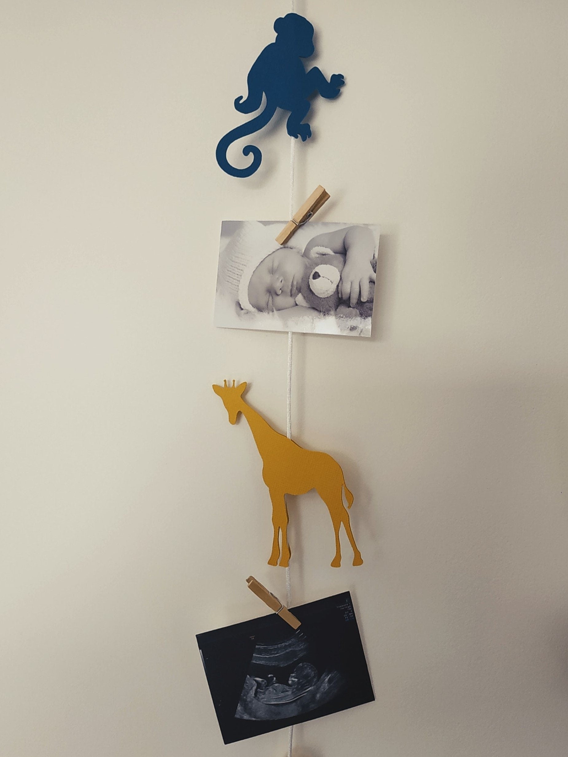 Pêle mêle enfant, mobile porte photos, liste naissance, chambre bébé, savane, jungle, girafe, éléphant, singe, lion,