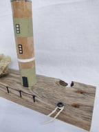 Phare en bois flotté couleur sauge
